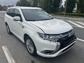 Schade bestelwagen Mitsubishi Outlander PLUG-IN HYBRID 2020/12