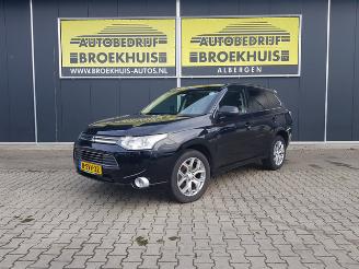 dommages  camping cars Mitsubishi Outlander 2.0 PHEV Instyle 2013/12
