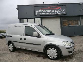 krockskadad bil auto Opel Combo 1.3 CDTi Base AIRCO NIEUWE APK 2010/2