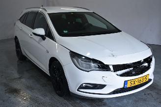 dommages scooters Opel Astra SPORTS TOURER+ 2018/6