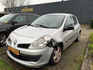 škoda dodávky Renault Clio  2006/1