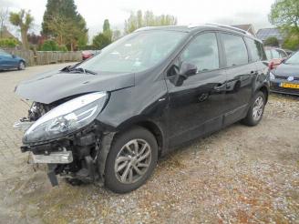 Unfall Kfz Roller Renault Grand-espace Grand Scénic 1.2 TCe Limited 7p. 2016/1