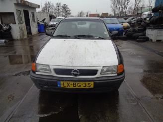 krockskadad bil bromfiets Opel Astra Astra F (53/54/58/59) Hatchback 1.6i (X16SZ) [52kW]  (05-1993/07-1996) 1995/8
