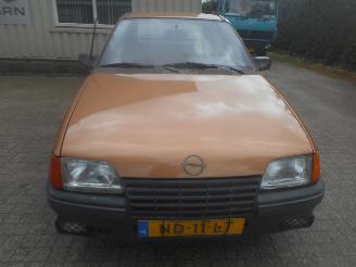 Coche accidentado Opel Kadett orgineel nederlandse auto 1985/5