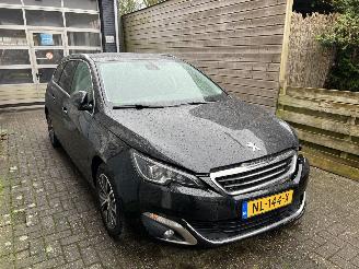 dommages  camping cars Peugeot 308 1.2 96kw. Automaat 2017/3
